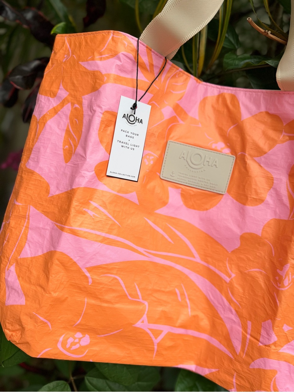 ⭐️🌺 ALOHA COLLECTION 🌺 DAY TRIPPER LEI GARDEN Tote Bag - Picture 8 of 13